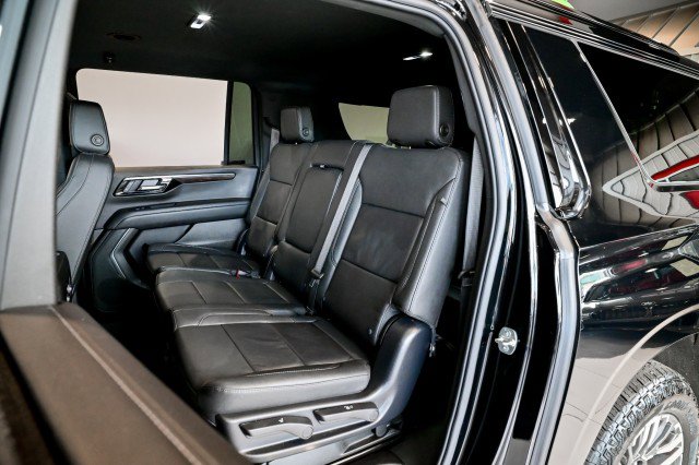 Used 2025 Chevrolet Suburban Z71 image 22