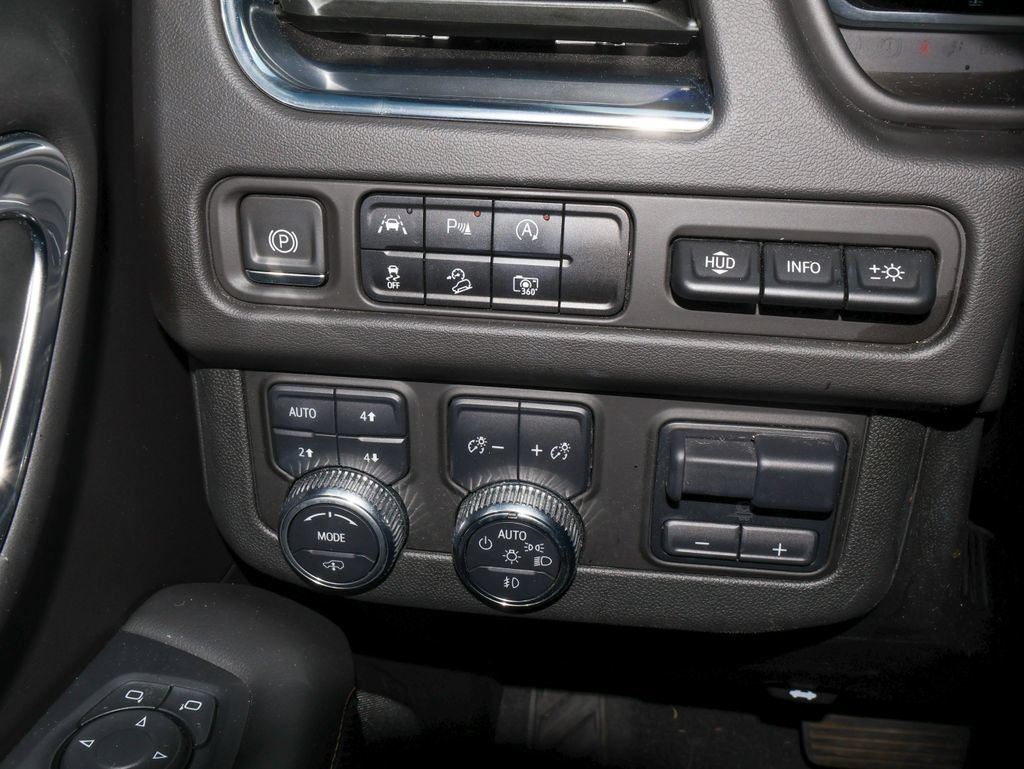 Used 2023 GMC Yukon XL AT4 w/ AT4 Premium Plus Package AWD/4WD image 29