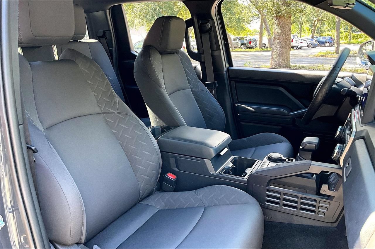 Used 2025 Toyota Tacoma SR AWD/4WD image 27
