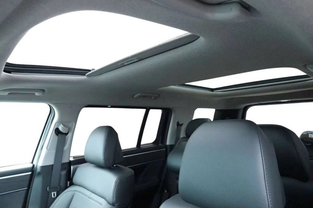 Used 2025 Hyundai Santa Fe Limited AWD/4WD image 16