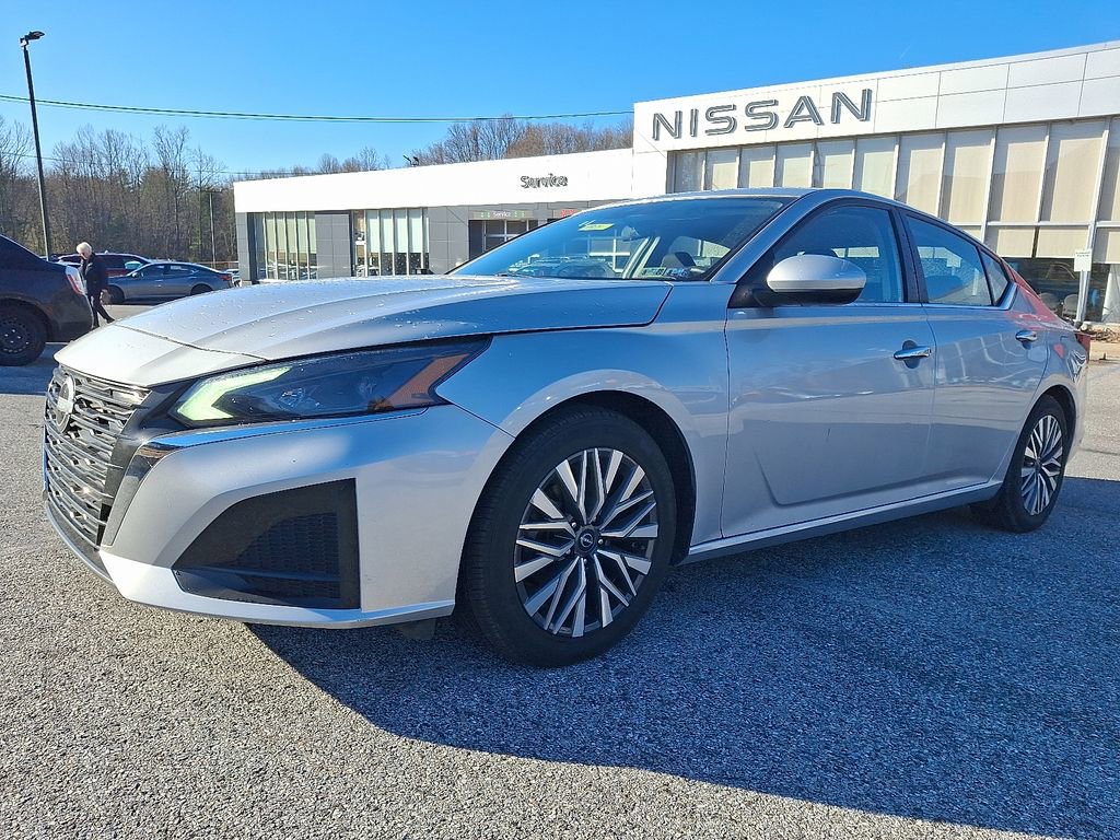 Used 2023 Nissan Altima 2.5 SV image 3