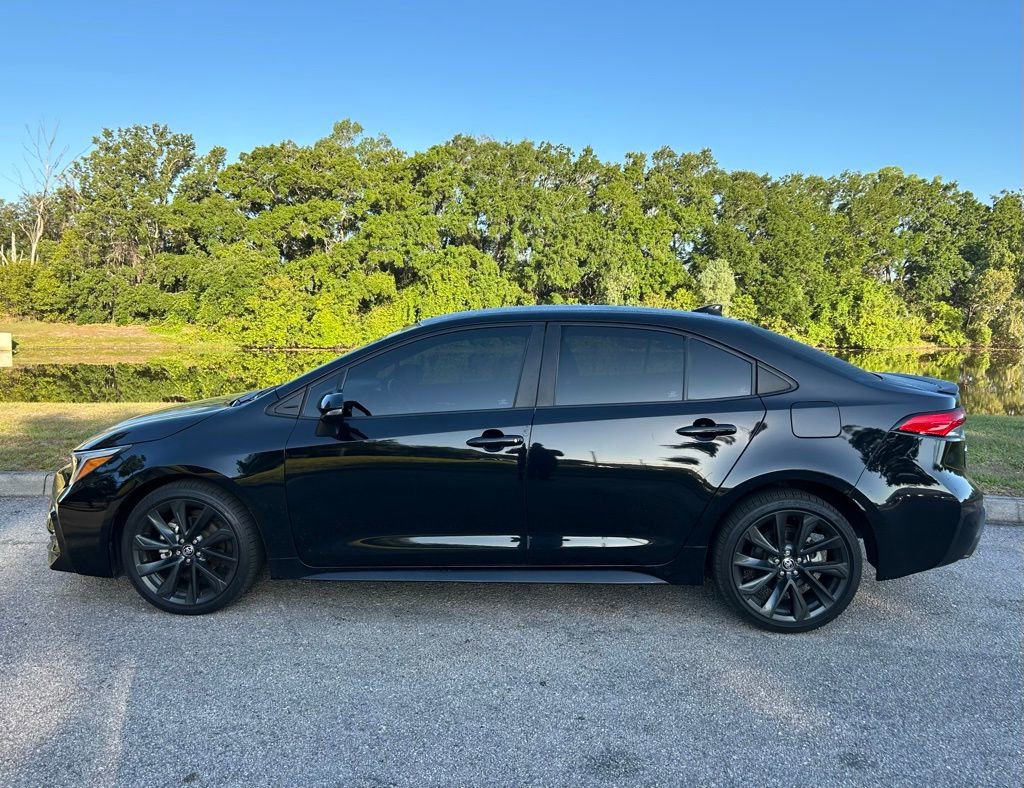 Used 2024 Toyota Corolla SE FWD image 2