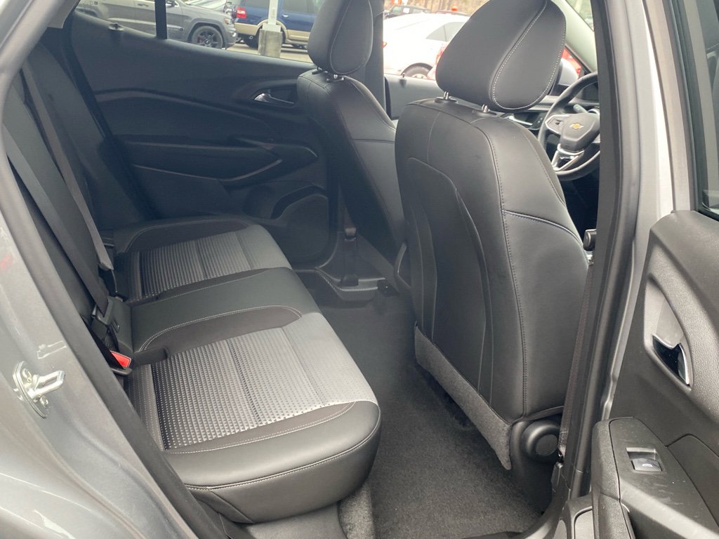 Used 2025 Chevrolet Trax LT w/ LT Convenience Package image 14