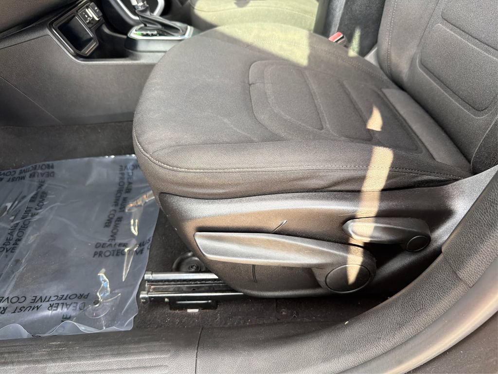 Used 2018 Jeep Renegade Latitude FWD image 19