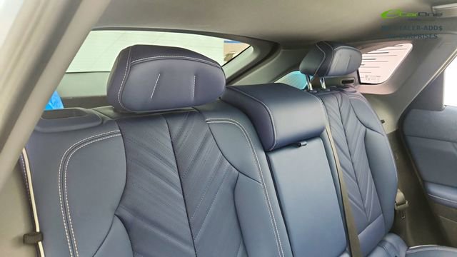 Used 2025 Cadillac Optiq Sport 2 image 27