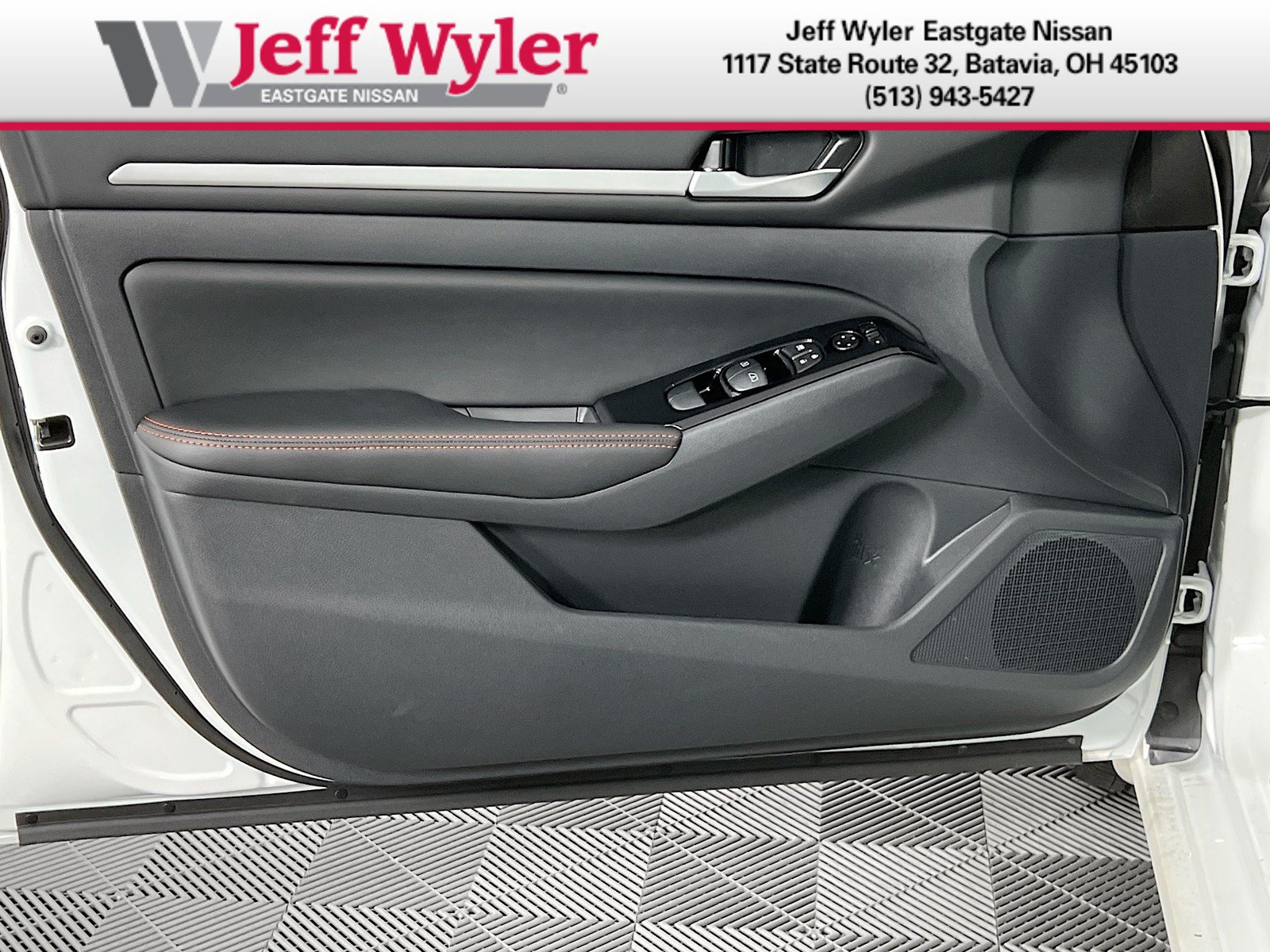 New 2025 Nissan Altima 2.5 SR FWD image 19