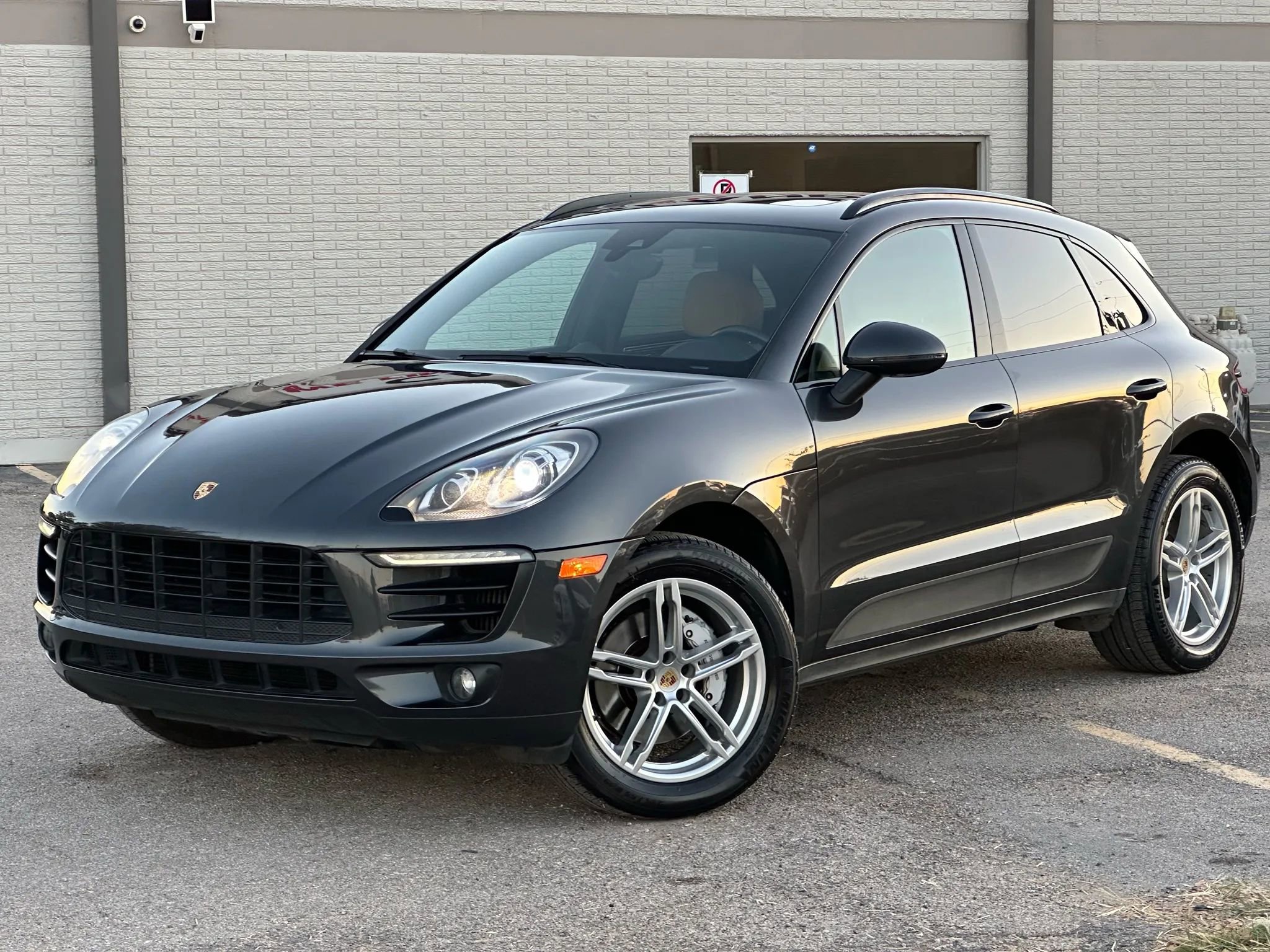 Used 2017 Porsche Macan S image 2