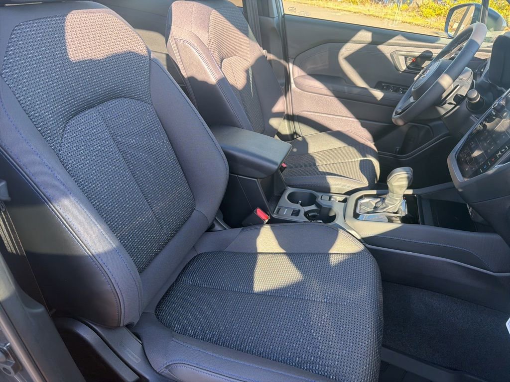 Used 2025 Subaru Forester Premium image 28