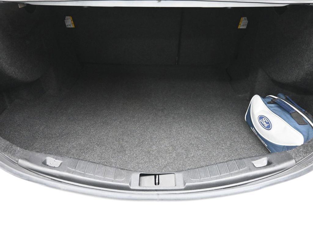 Used 2017 Ford Fusion SE w/ Fusion SE Technology Package image 10