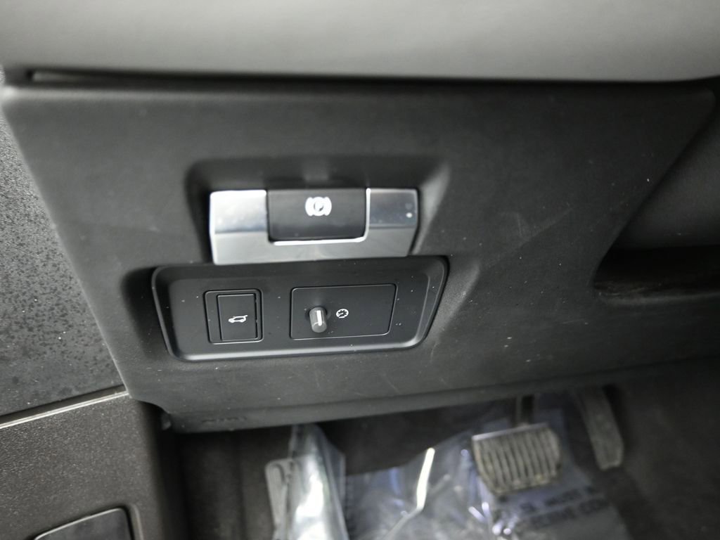 Used 2020 Land Rover Range Rover Evoque SE image 20