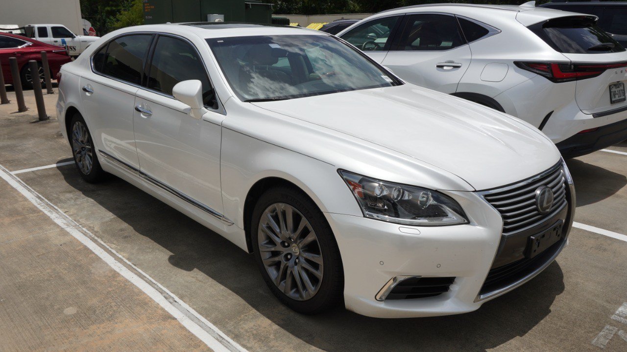 Used 2016 Lexus LS 460 L RWD image 3