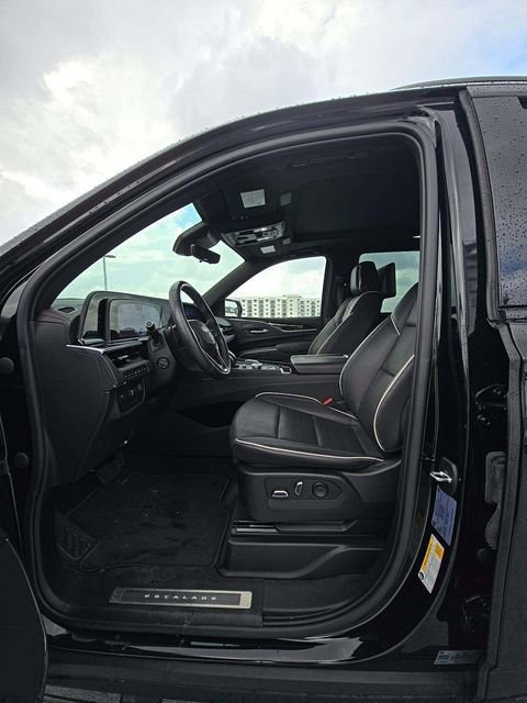 Used 2023 Cadillac Escalade Sport w/ Touring Package image 5