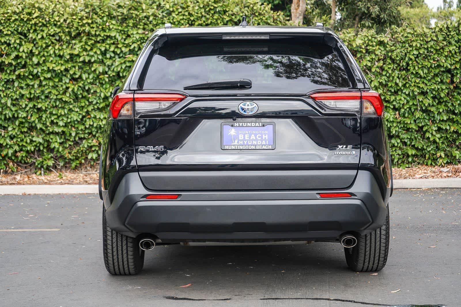 Used 2022 Toyota RAV4 XLE AWD/4WD image 5