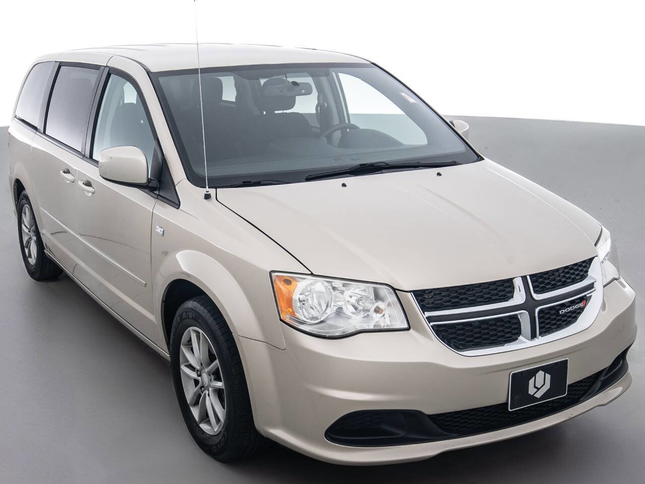 Used 2014 Dodge Grand Caravan SE FWD image 1