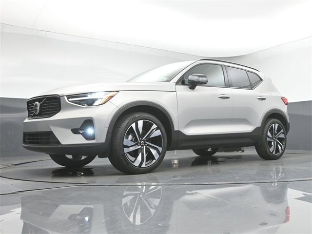 Used 2024 Volvo XC40 B5 Plus w/ Protection Package Premier image 38