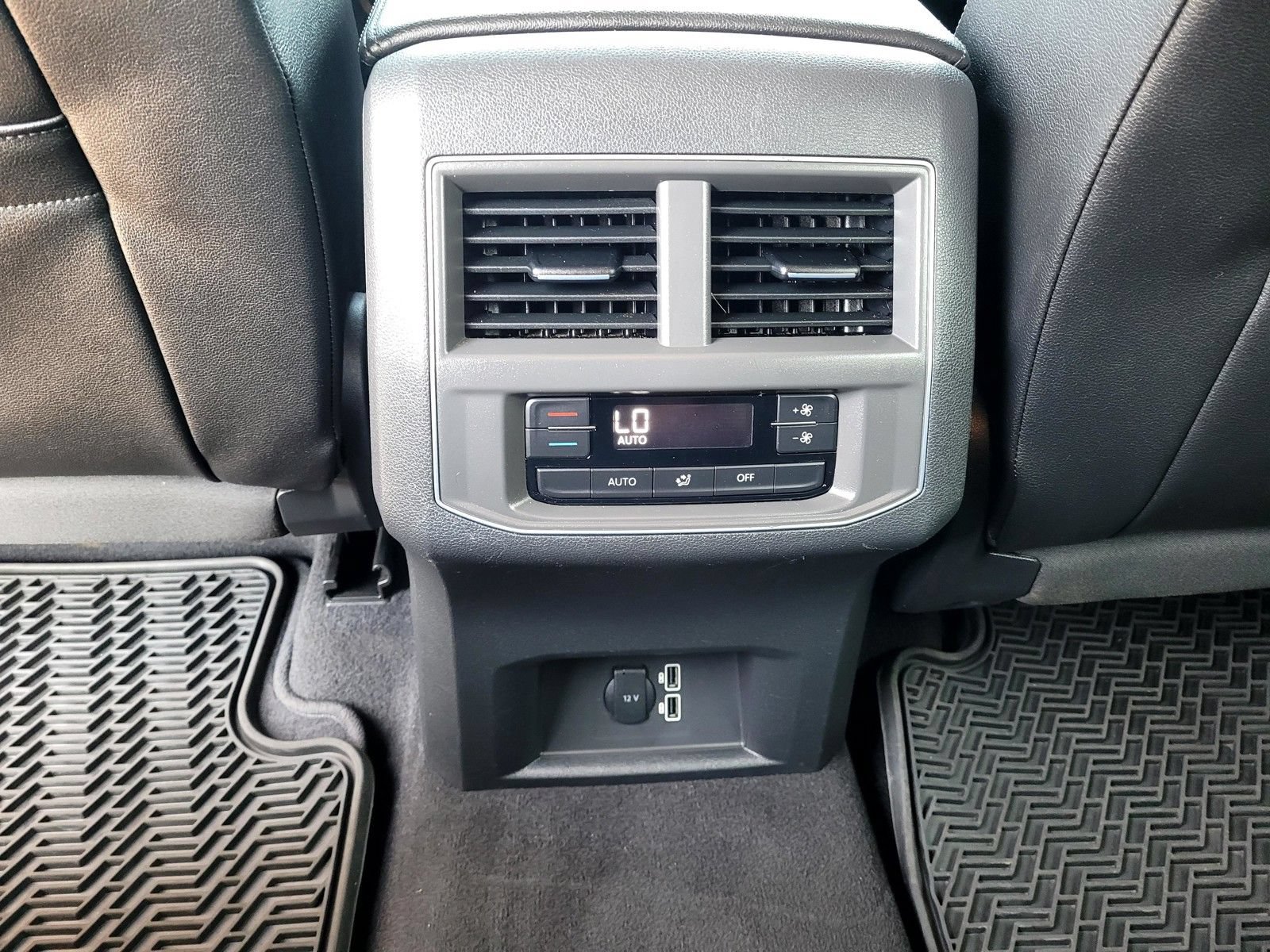 Used 2019 Volkswagen Atlas SE FWD image 18