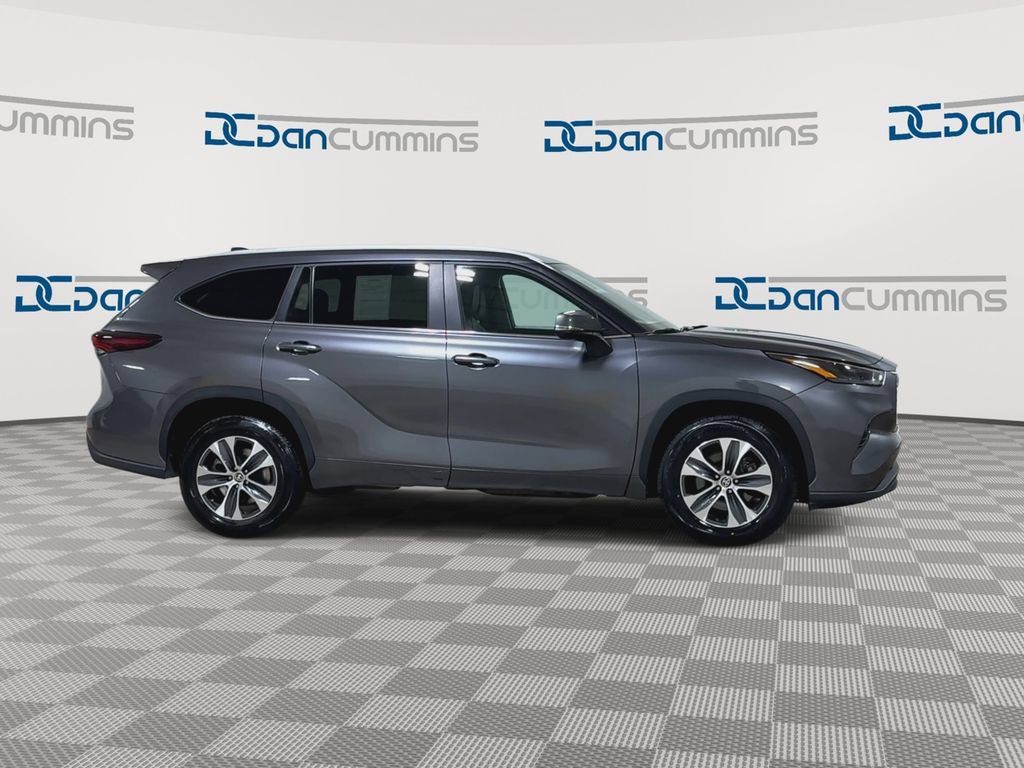 Used 2024 Toyota Highlander XLE image 9