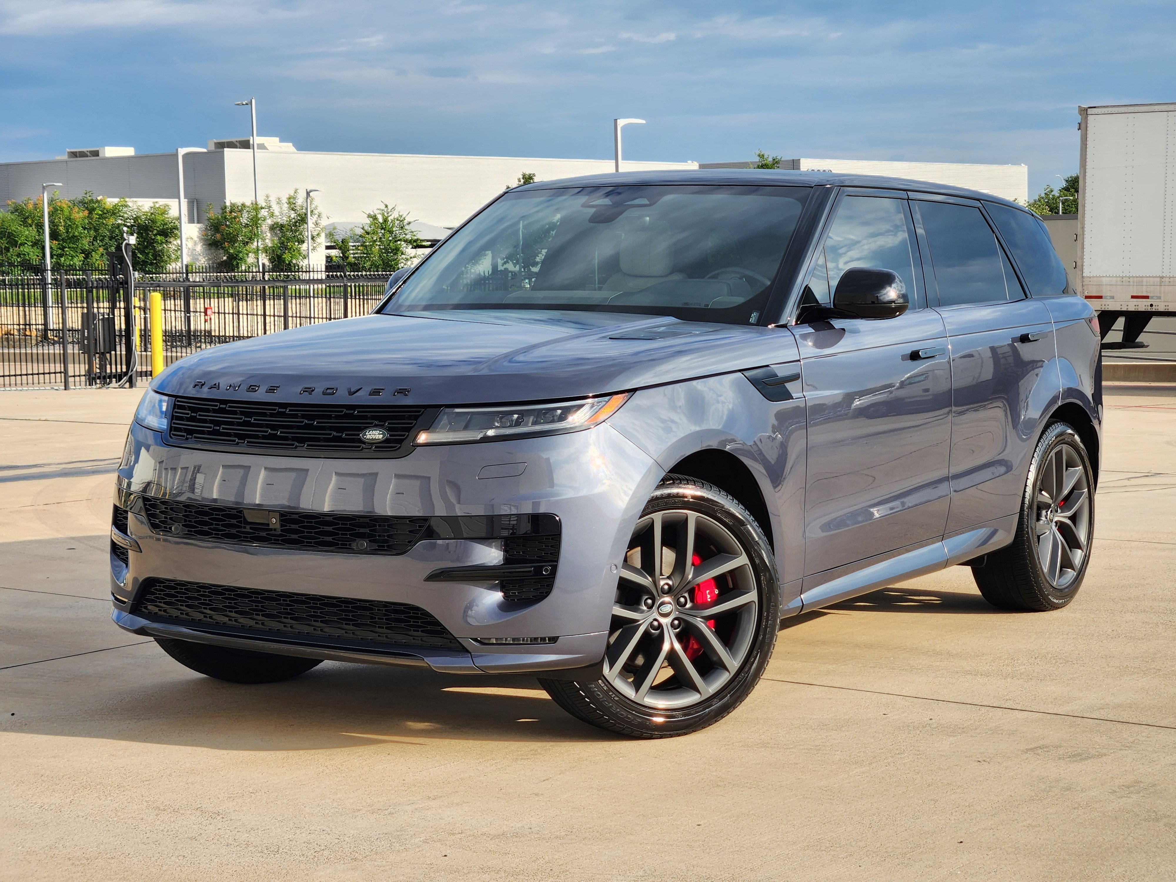 Used 2024 Land Rover Range Rover Sport Dynamic SE AWD/4WD image 1