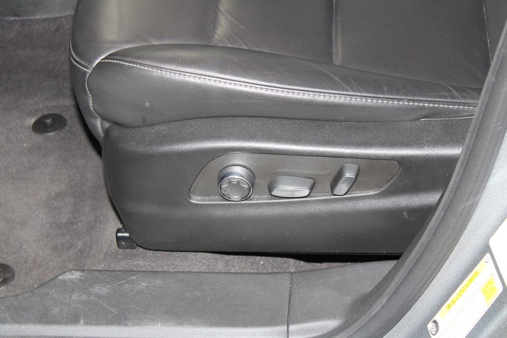 Used 2024 Cadillac XT4 Premium Luxury image 18