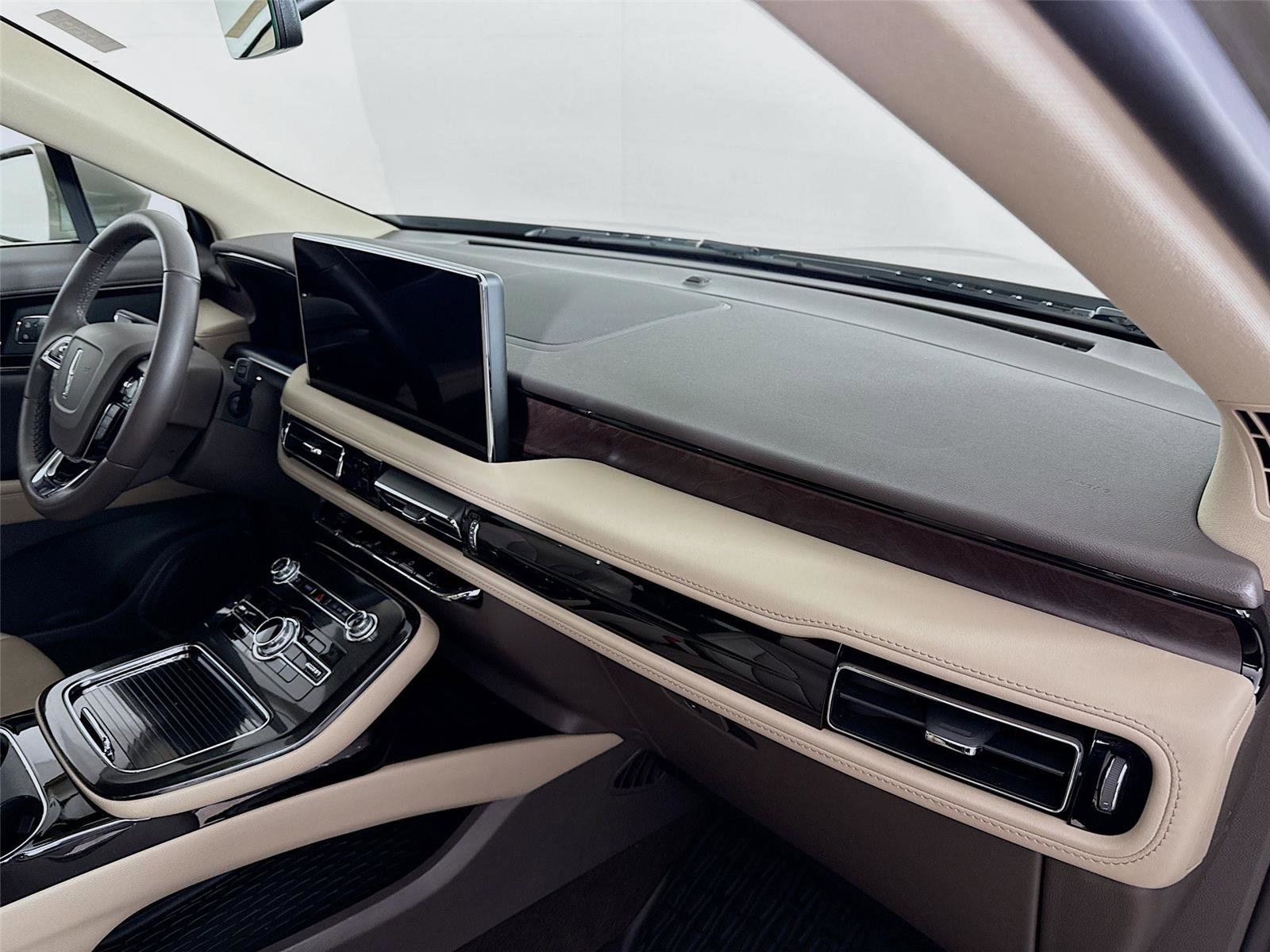 Used 2023 Lincoln Nautilus Reserve image 27