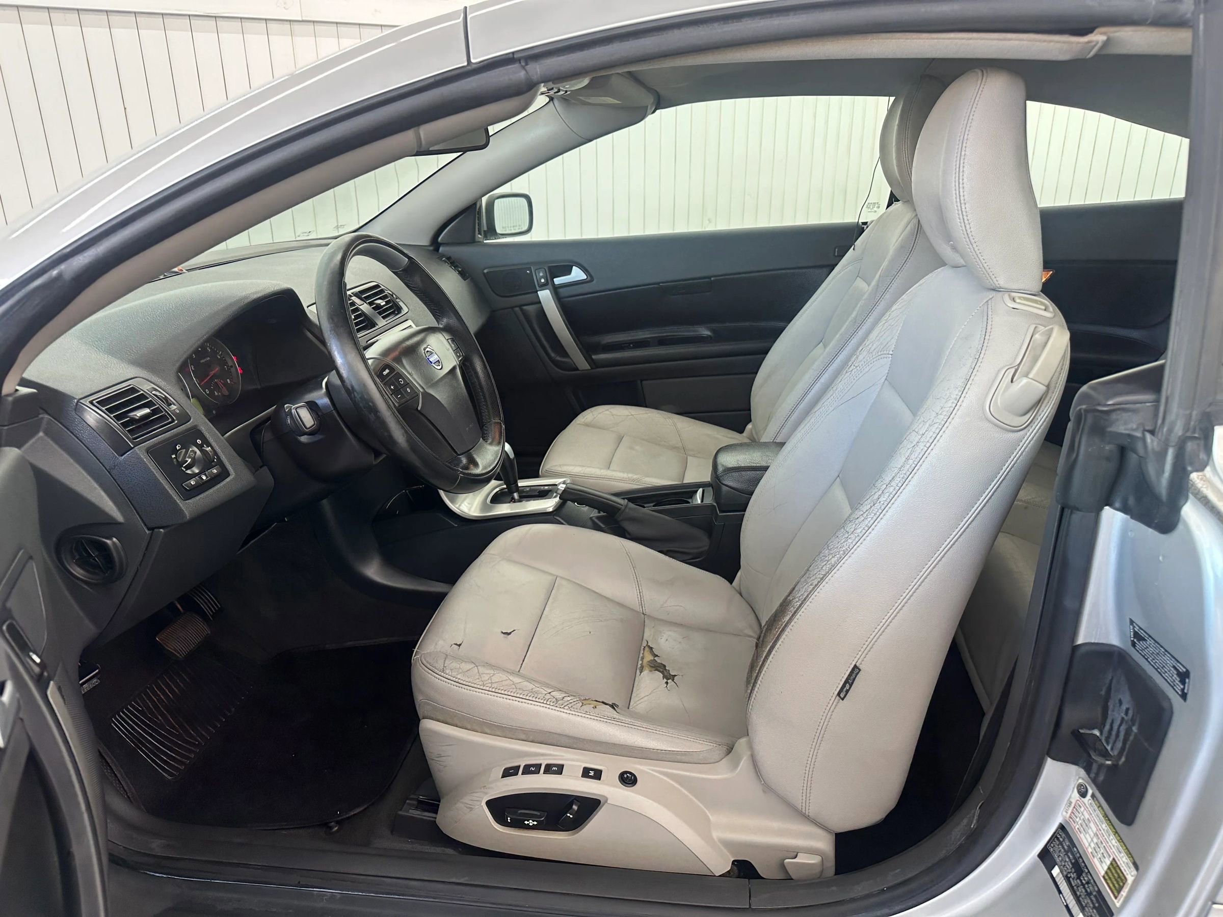 Used 2007 Volvo C70 T5 image 11