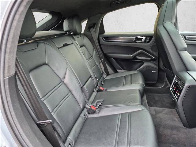 Used 2022 Porsche Cayenne GTS AWD/4WD image 22
