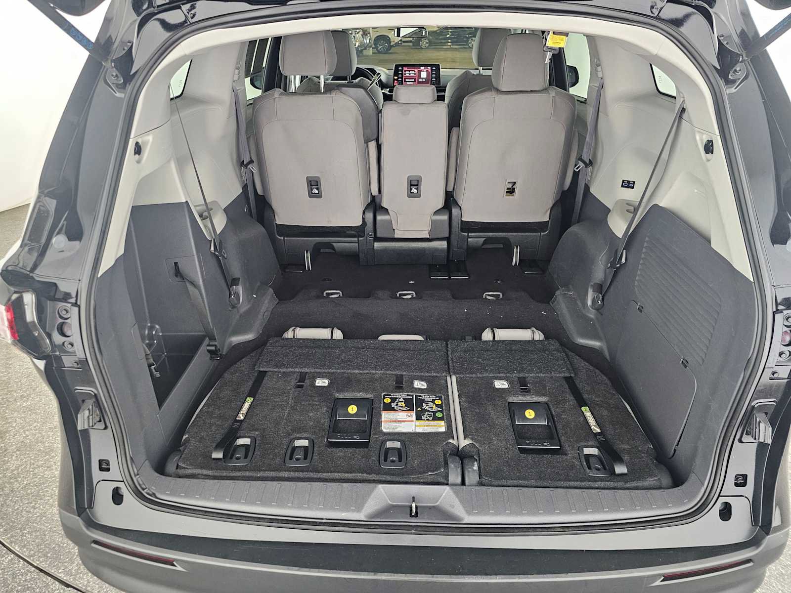 Used 2024 Toyota Sienna LE image 16