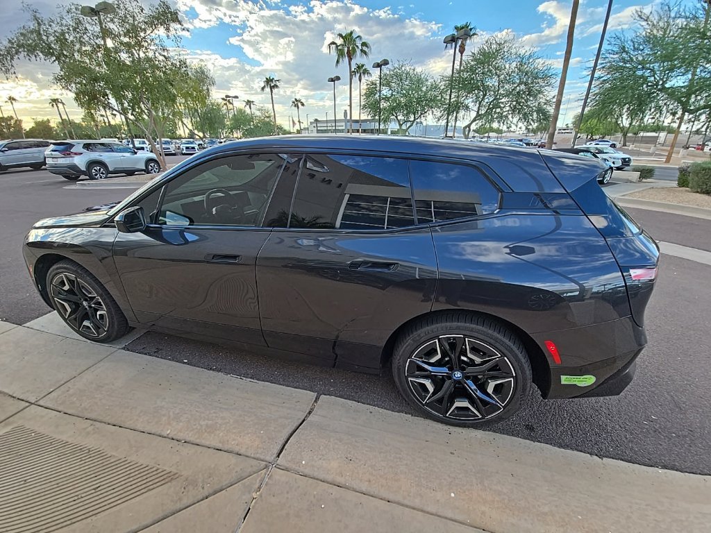 Used 2024 BMW iX xDrive50 w/ Sport Package AWD/4WD image 7