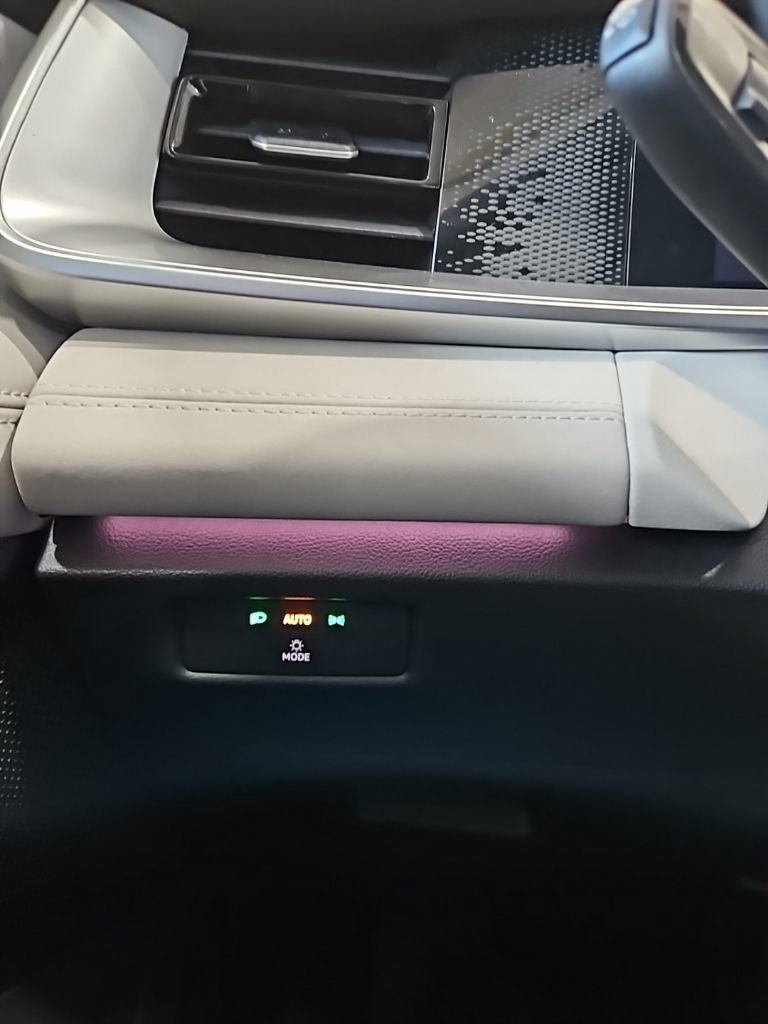 New 2026 Volkswagen Tiguan SE AWD/4WD image 36