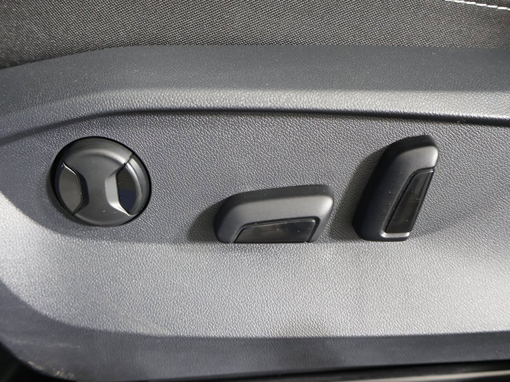 Used 2022 Volkswagen Taos SEL image 34