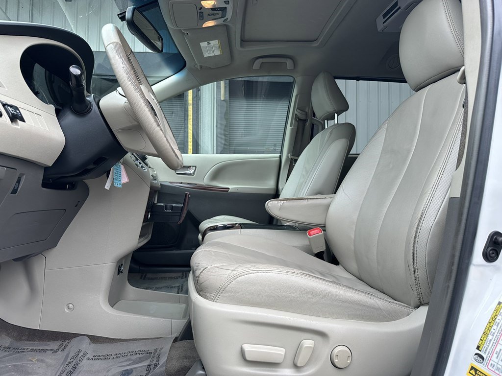 Used 2013 Toyota Sienna XLE image 11