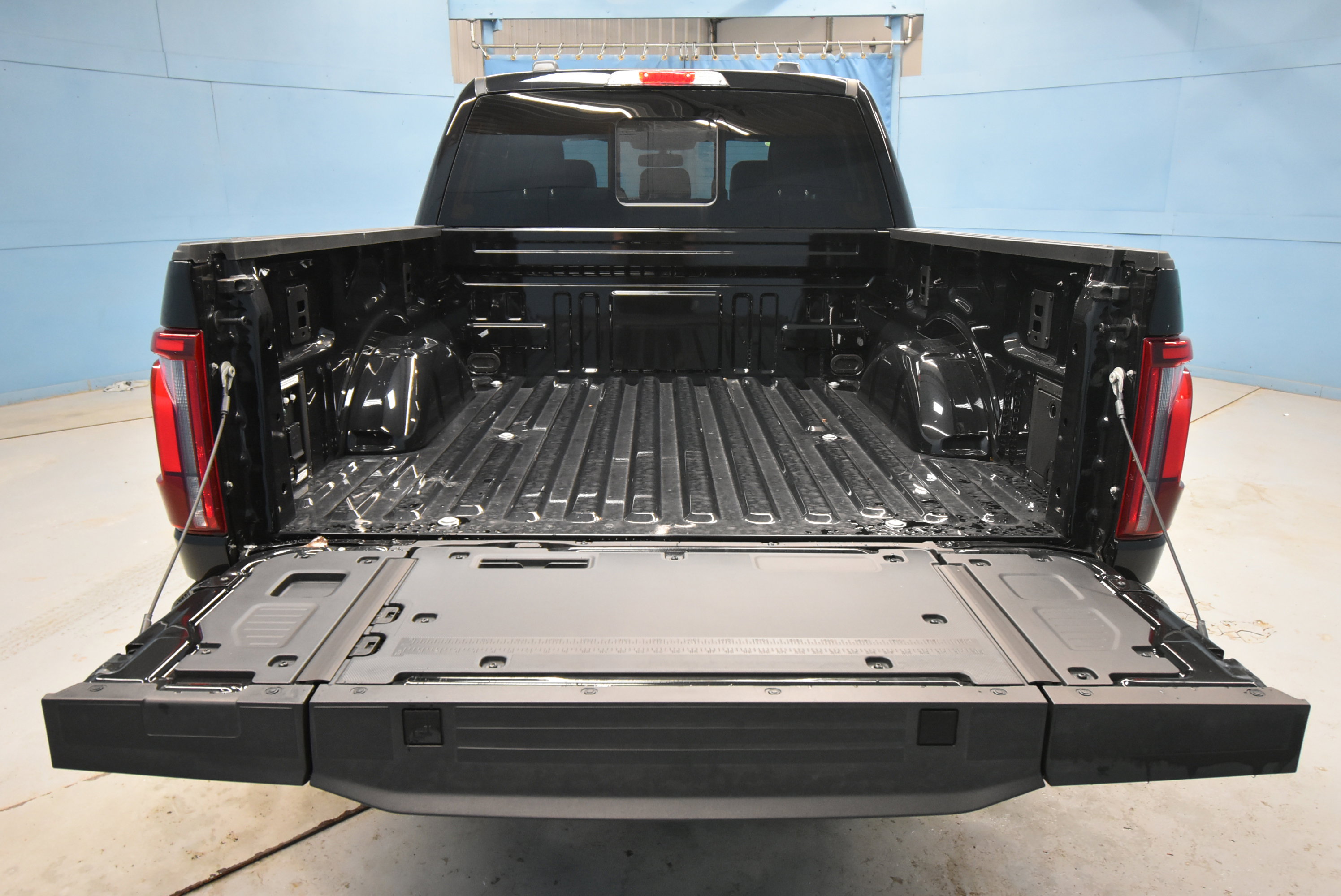 New 2025 Ford F150 Lariat w/ Equipment Group 502A High image 33