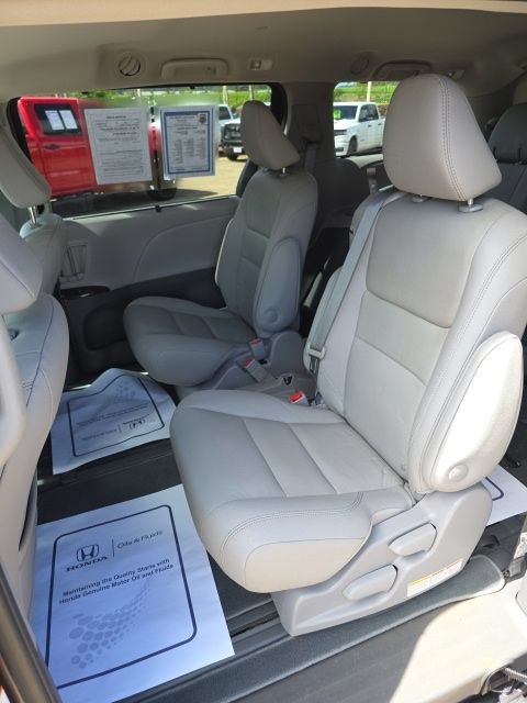 Used 2020 Toyota Sienna FWD image 12