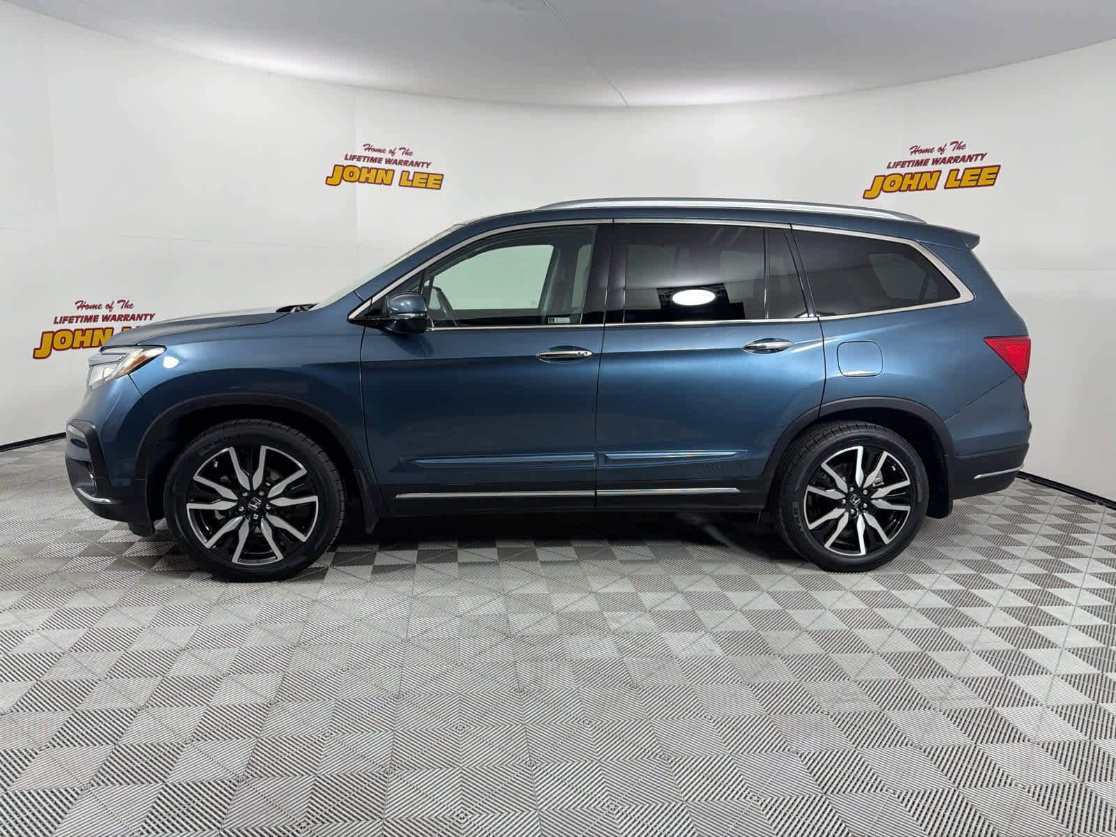 Used 2019 Honda Pilot Touring image 2