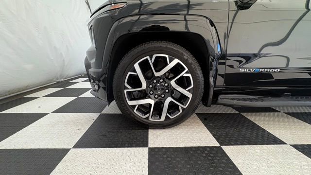 Used 2025 Chevrolet Silverado EV RST image 14