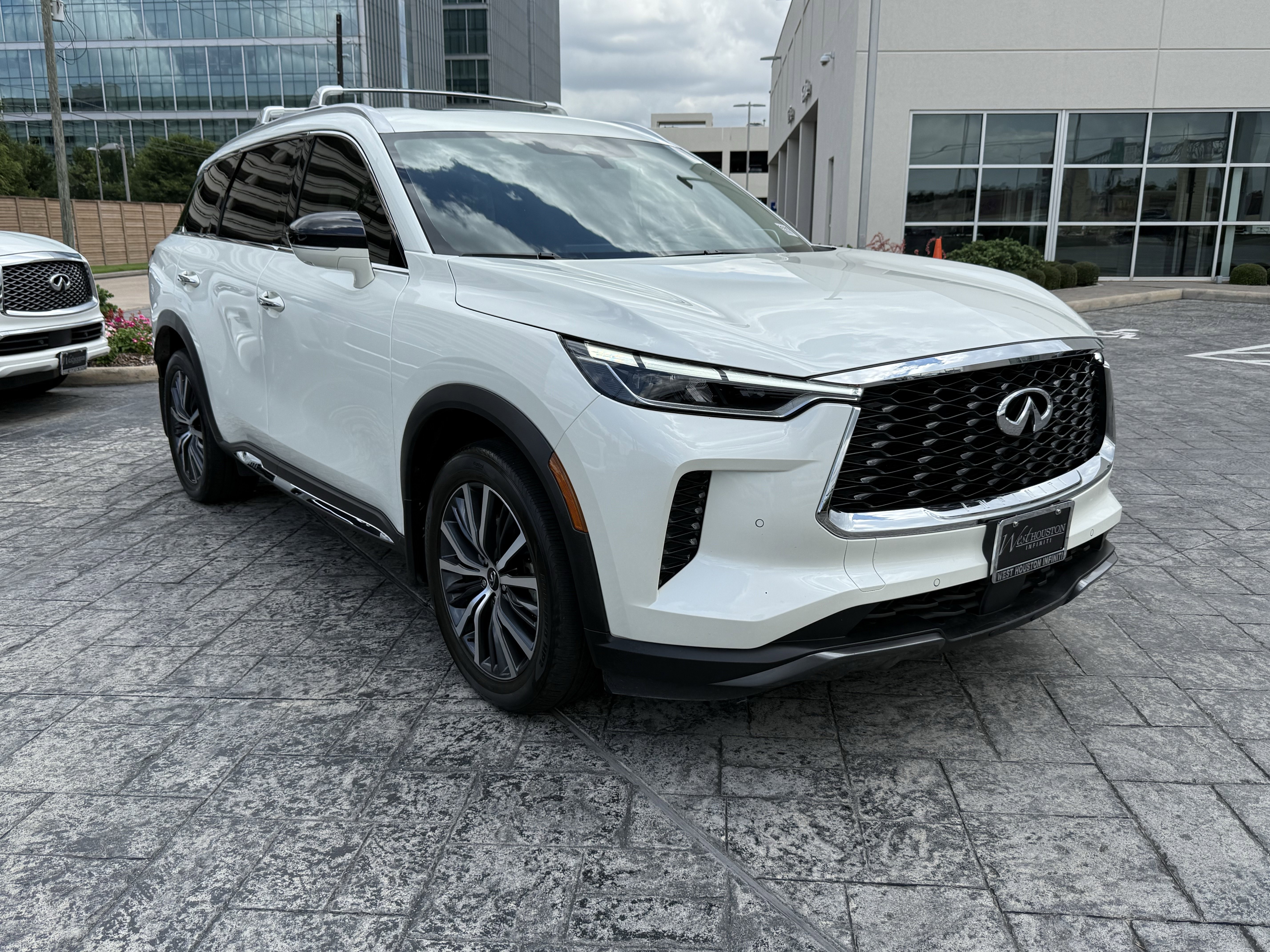 Certified 2024 INFINITI QX60 Sensory w/ Vision Package AWD/4WD image 9