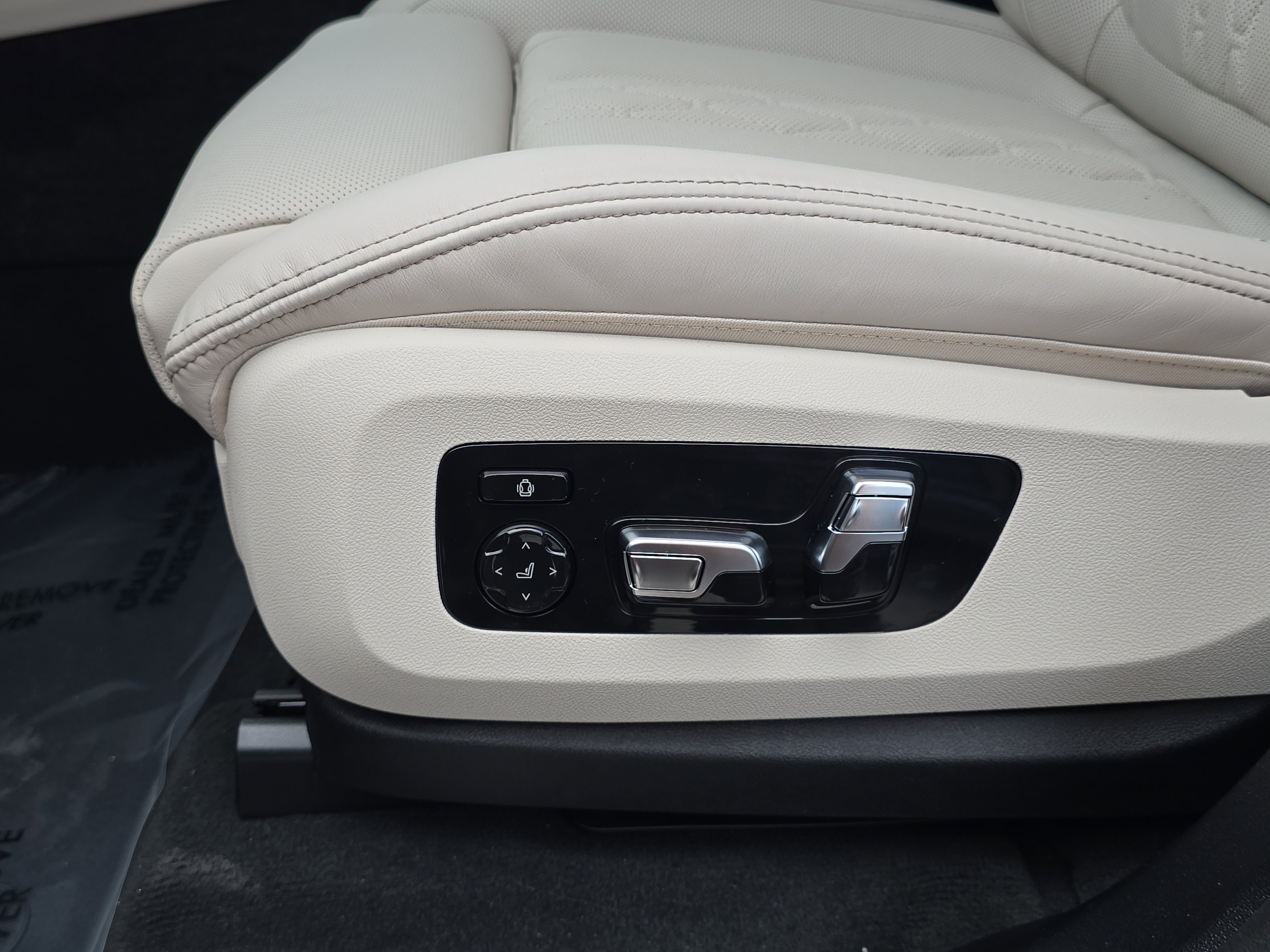 New 2026 BMW X7 M60i image 23