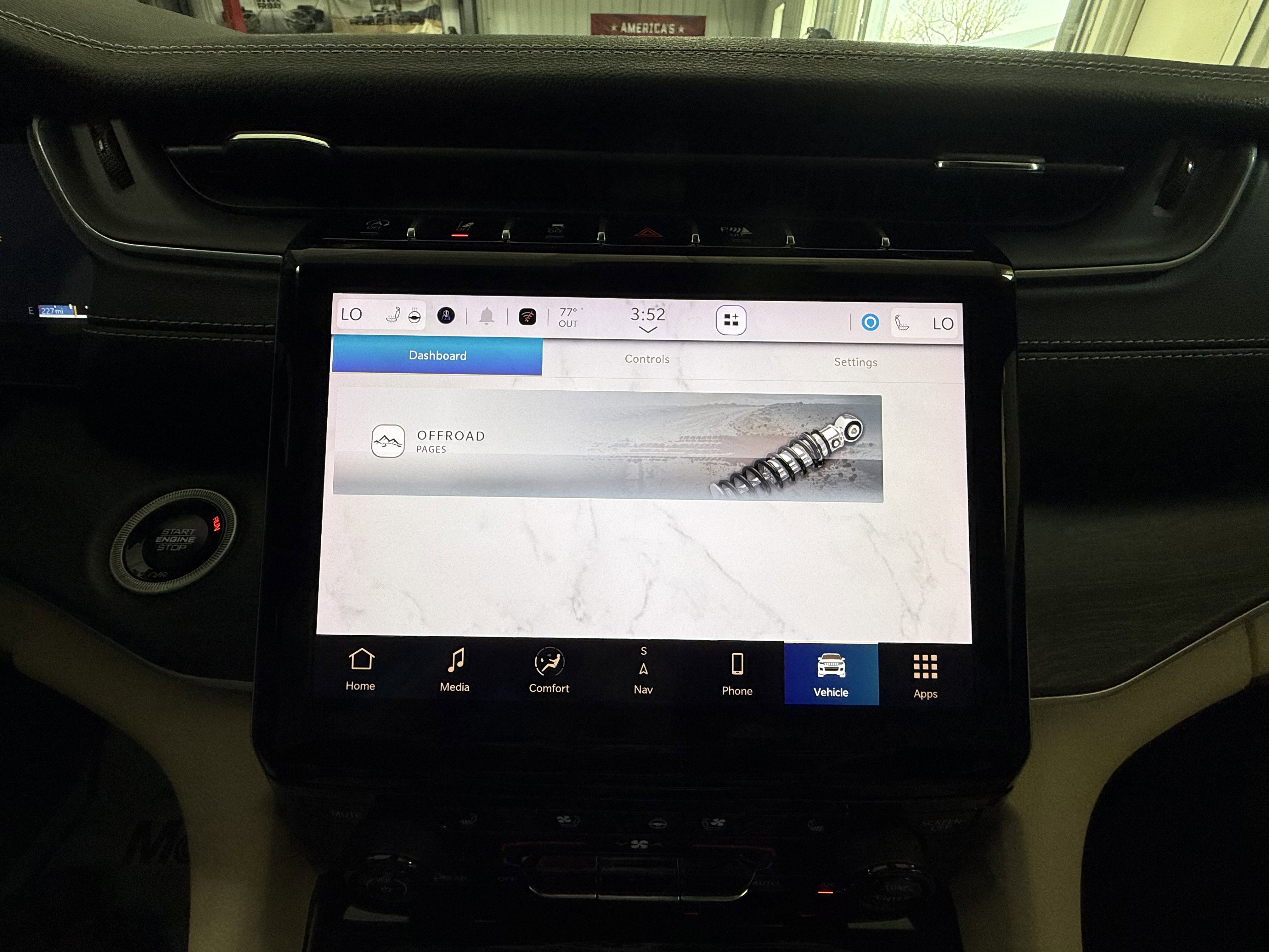 Used 2024 Jeep Grand Cherokee L Limited w/ Luxury Tech Group II AWD/4WD image 35