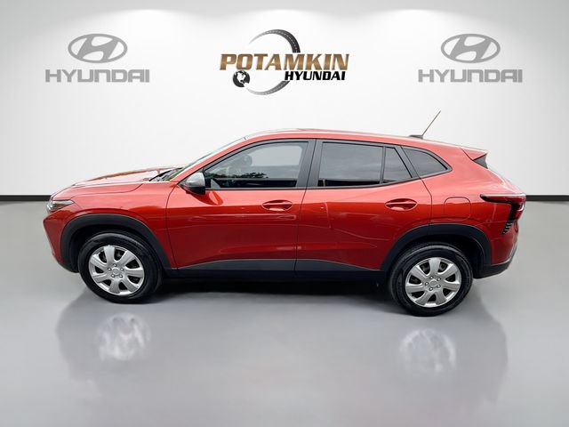 Used 2024 Chevrolet Trax LS FWD image 8
