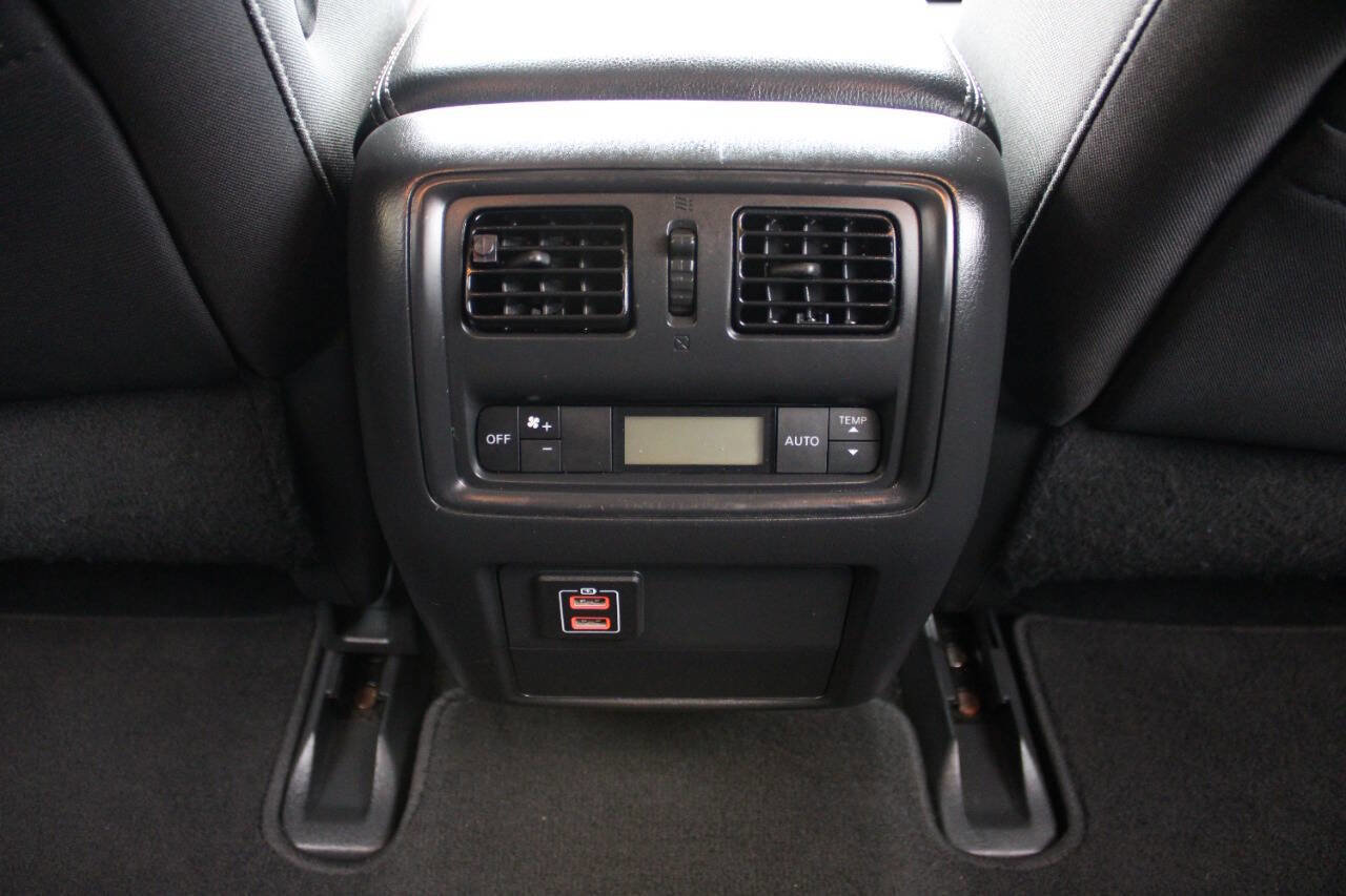 Used 2018 Nissan Pathfinder SV image 26