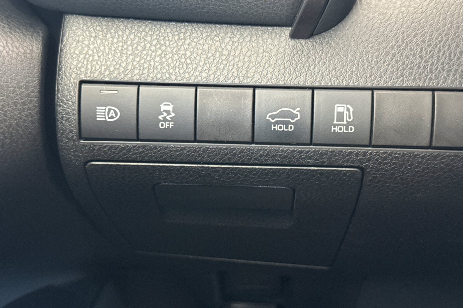 Used 2020 Toyota Camry LE FWD image 34