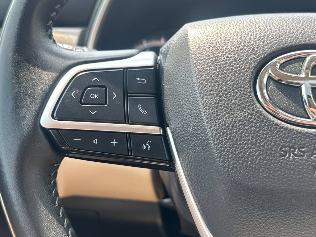 Used 2025 Toyota Highlander XLE AWD/4WD image 21