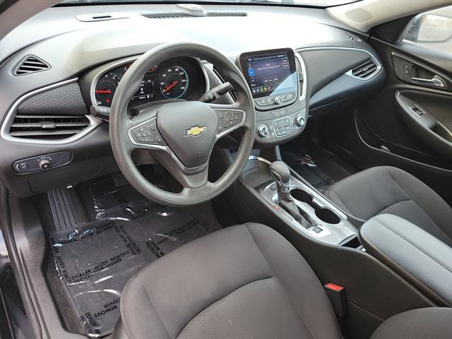 Used 2025 Chevrolet Malibu LT image 2