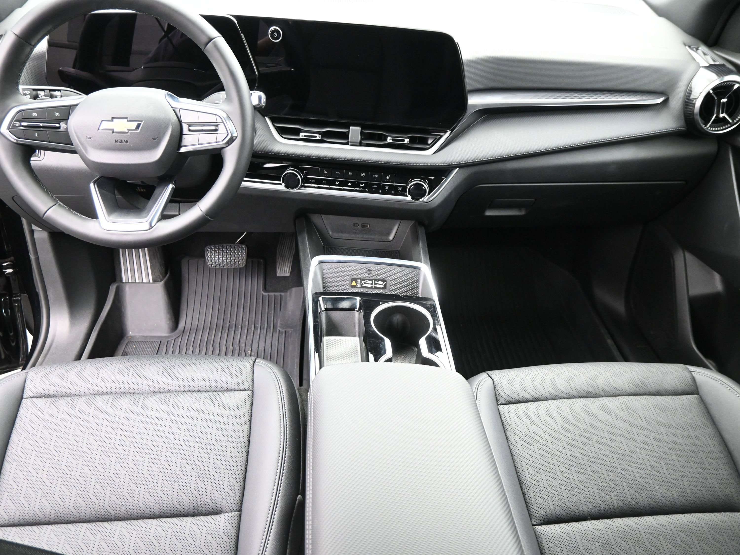 Used 2025 Chevrolet Equinox LT w/ Convenience Package II image 16