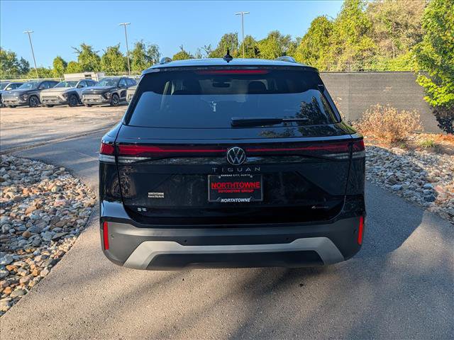 Certified 2025 Volkswagen Tiguan SE AWD/4WD image 4