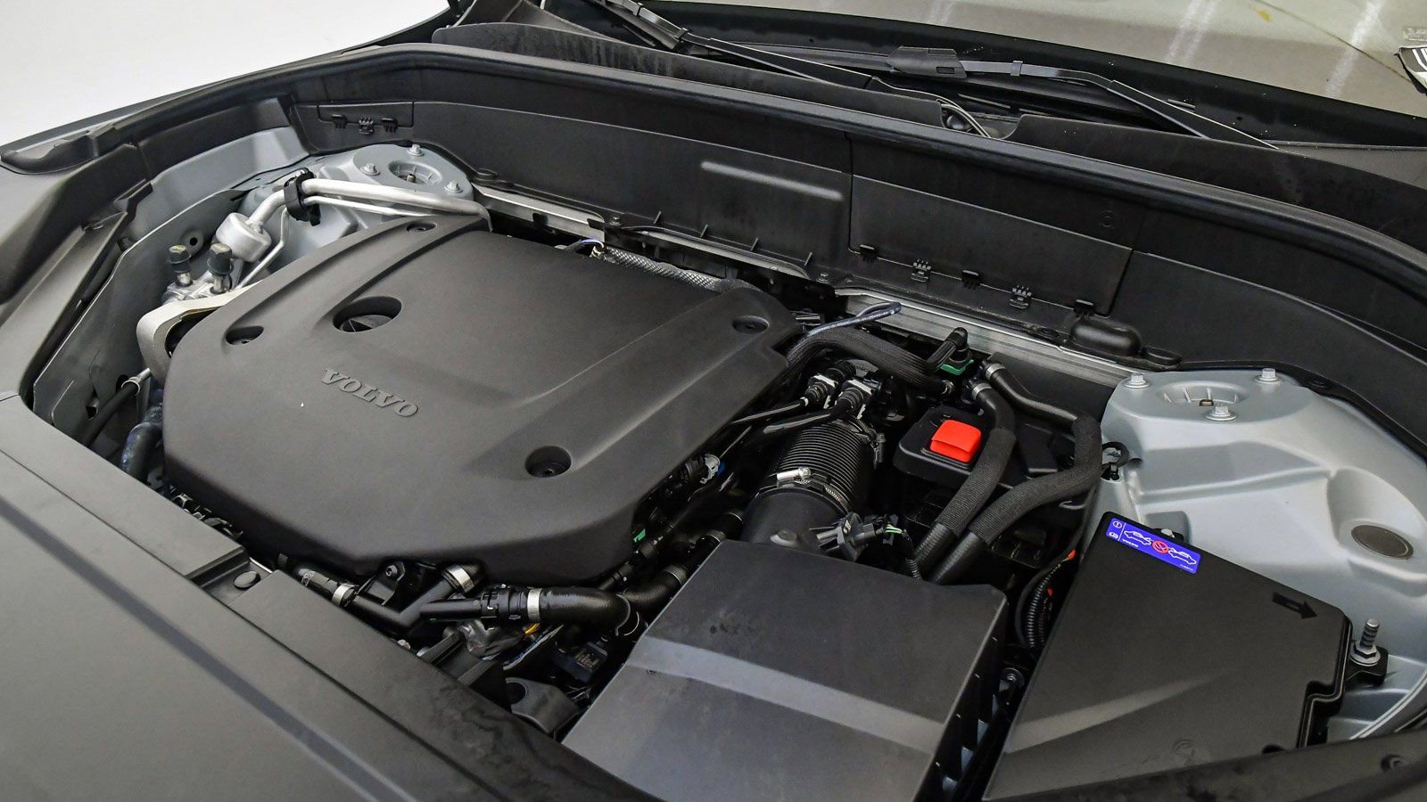 Certified 2025 Volvo XC90 B6 Core w/ Protection Package Premier image 33