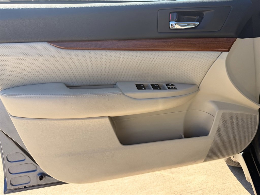 Used 2014 Subaru Outback 3.6R Limited image 10
