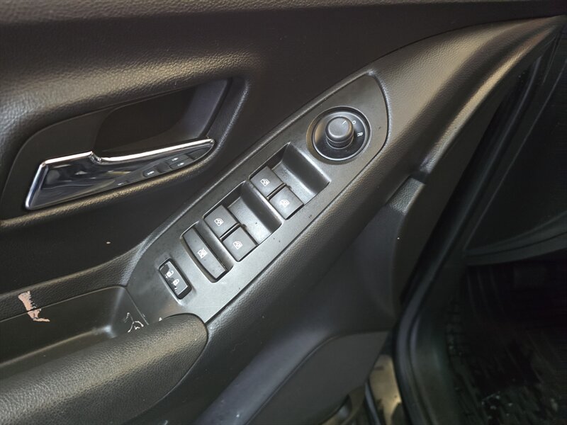 Used 2015 Chevrolet Trax LS FWD image 17