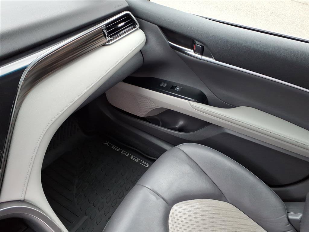 Used 2020 Toyota Camry XLE w/ Navigation Package image 28