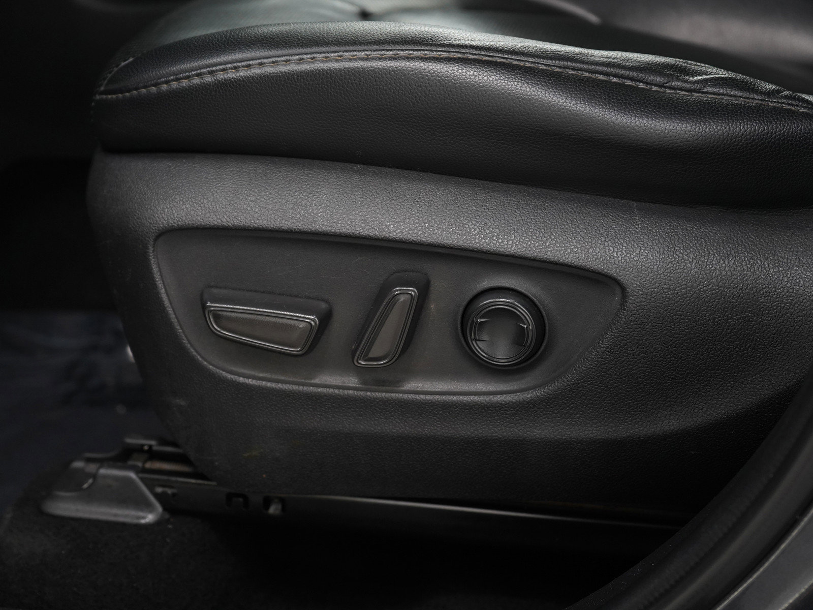 Used 2020 Toyota Highlander Platinum image 30